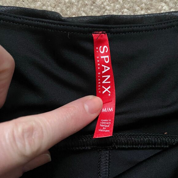 SPANX Black Faux Leather Coated Compression Legging Size Medium - Picture 4 of 12
